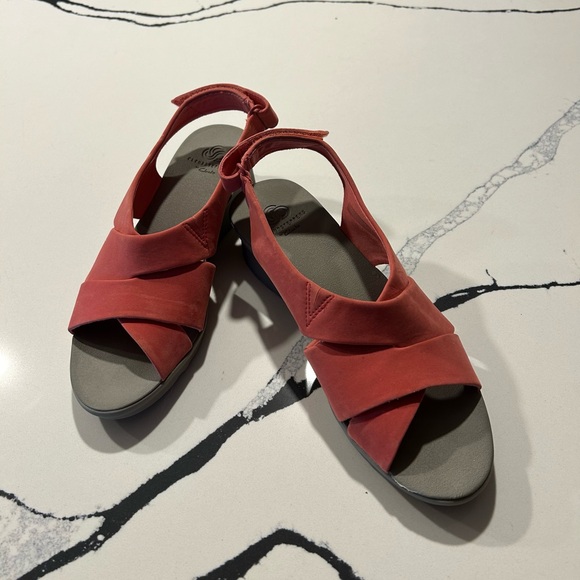 Beautiful dusty pink wedge Cloudsteppers by Clark - Picture 1 of 10